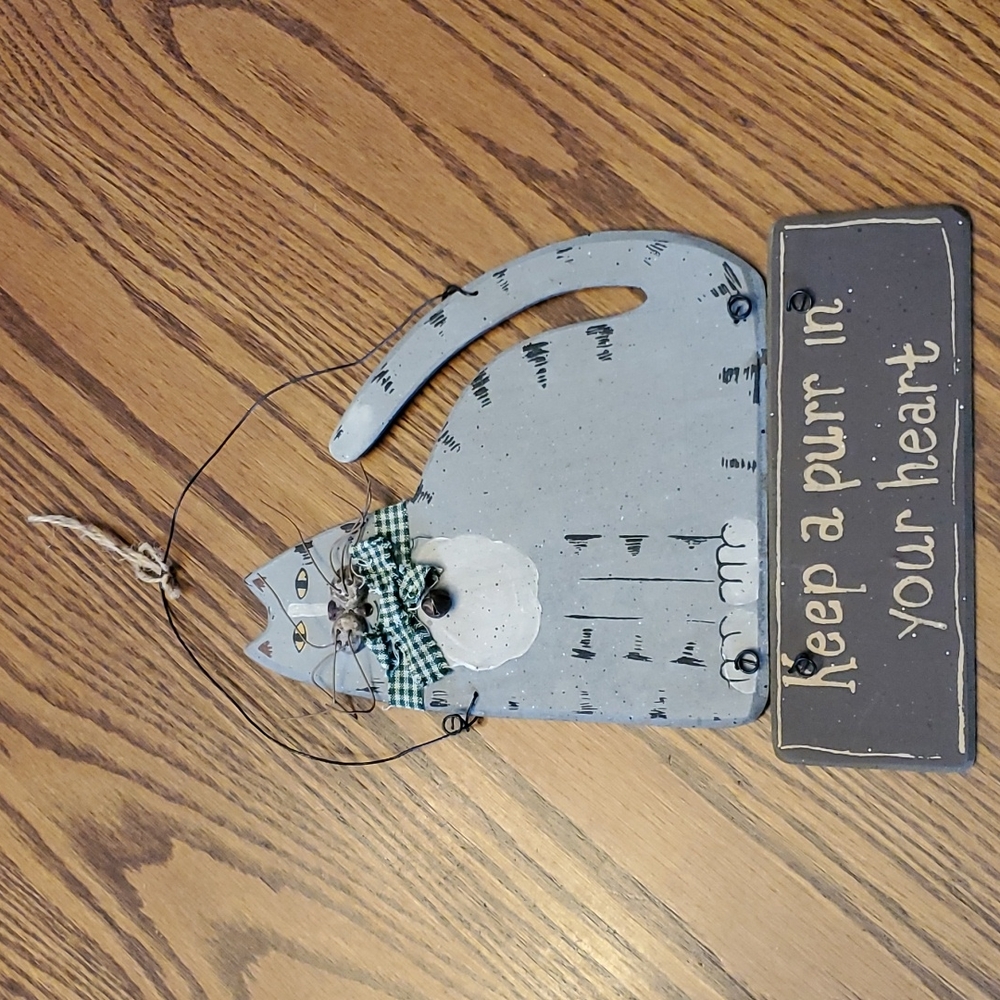 Hanging kitty wall art